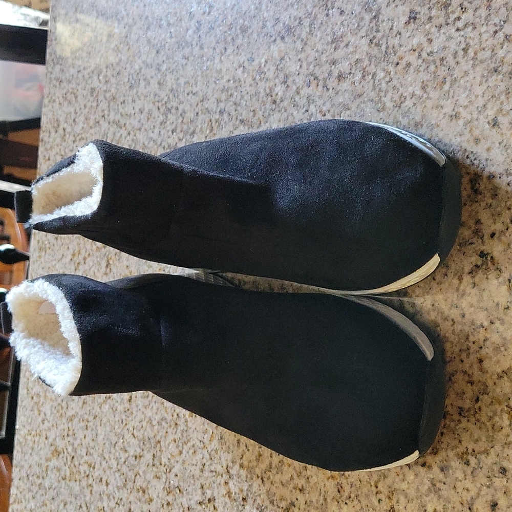 Urbans sport by J slides booties